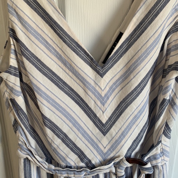 Crystal sky one piece jumper size medium white with blue stripes - Picture 4 of 8